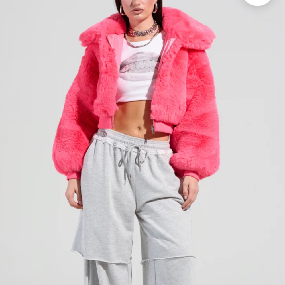 AKIRA NWT FAUX FUR BOMBER IN HOT PINK 💕Size M - Picture 14 of 15
